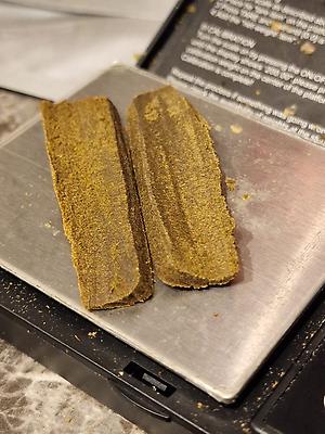 Old School Pollen Hash - Brittle Grade
