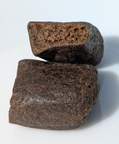 Premium Gold Darker Pollen Hash - Soft / Skunky / top