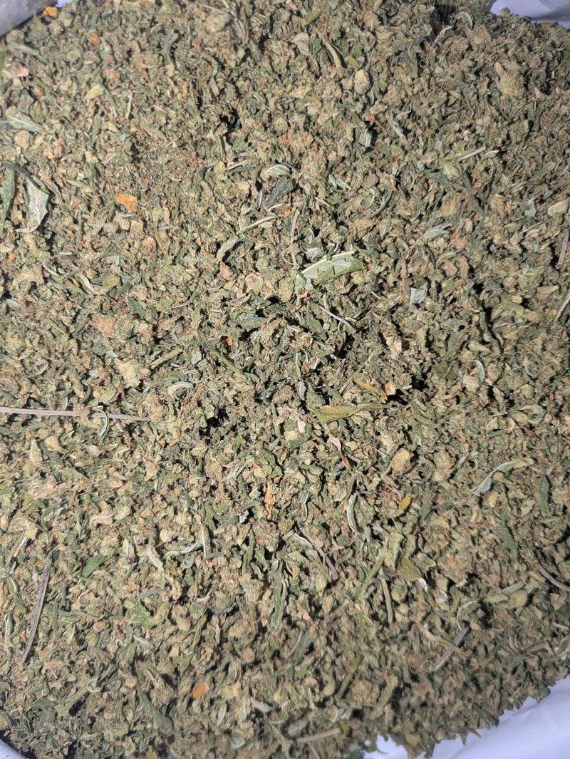 Skunk trim/shake